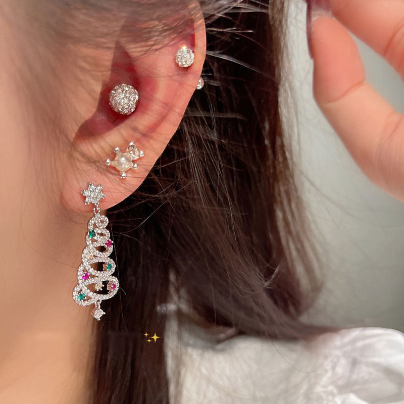 Pendientes brillantes con forma de árbol de Navidad