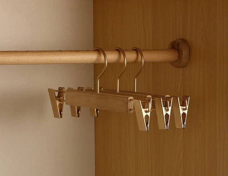 Perchas de Madera de Hombros Anchos Aurora – Organizador Premium de Trajes y Abrigos de Madera de Alcanfor (Juego de 2)