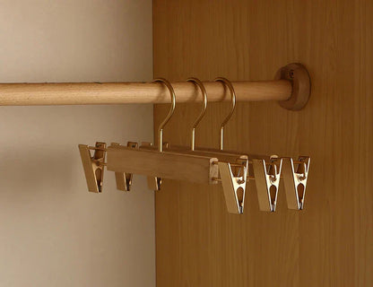 Perchas de Madera de Hombros Anchos Aurora – Organizador Premium de Trajes y Abrigos de Madera de Alcanfor (Juego de 2)