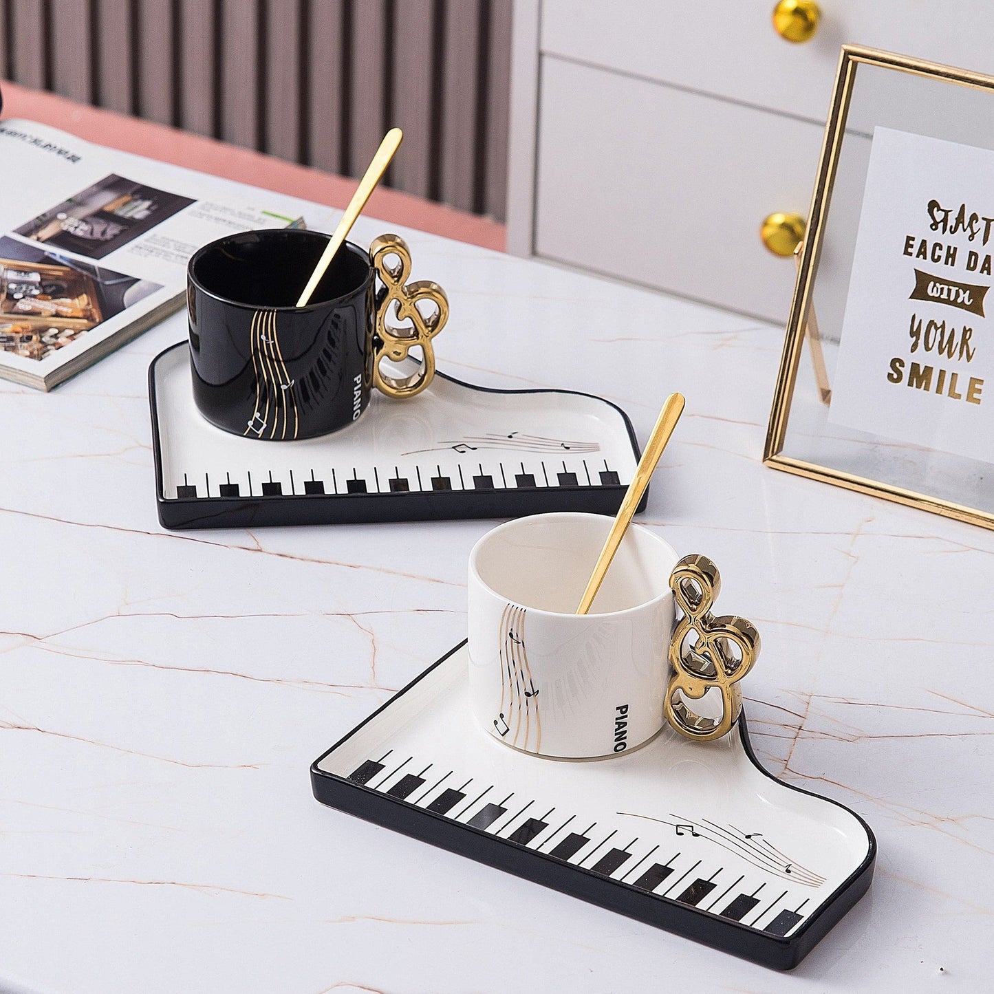 Pianissimo Taste – Conjunto de Taza y Bandeja Elegante para Amantes de la Música