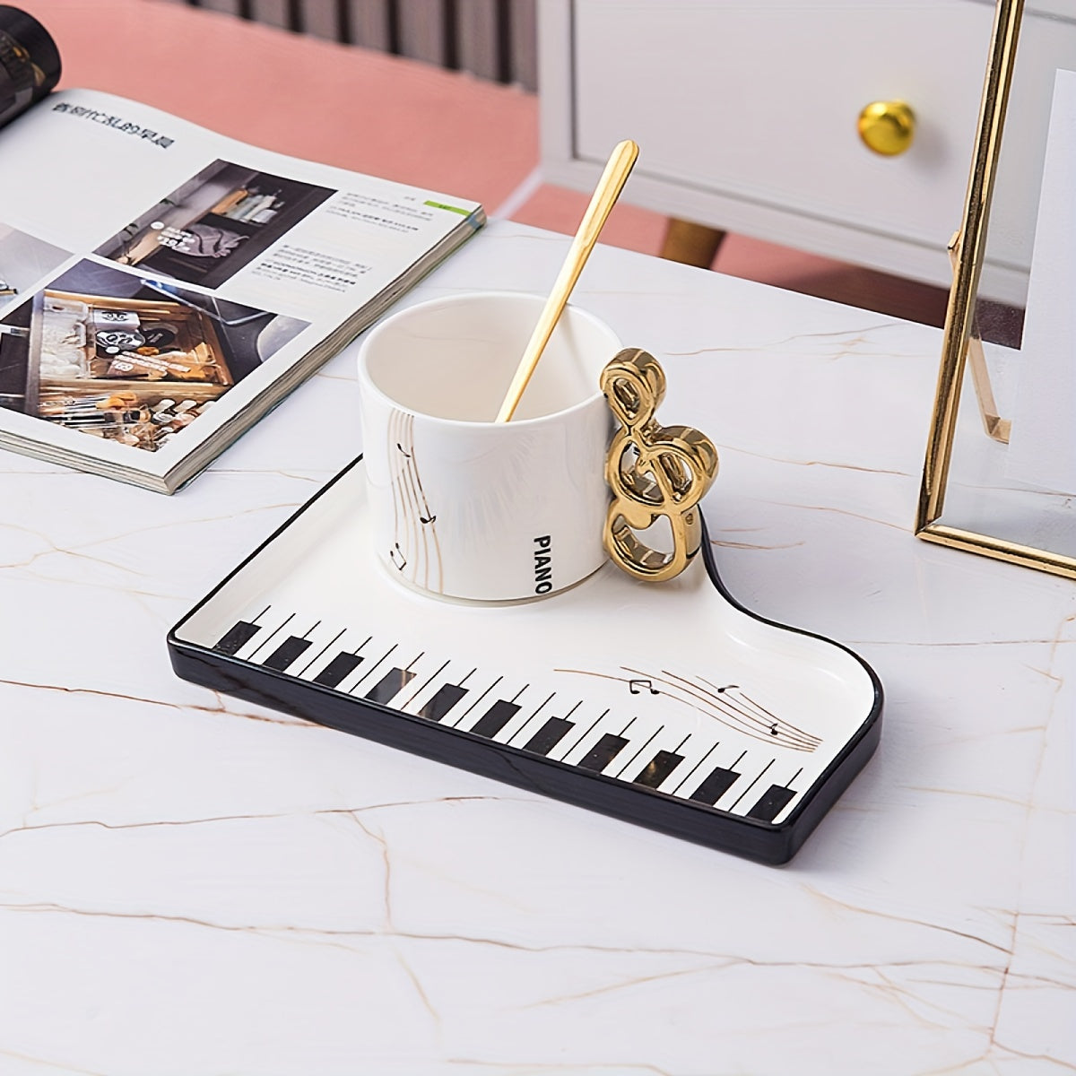 Pianissimo Taste – Conjunto de Taza y Bandeja Elegante para Amantes de la Música