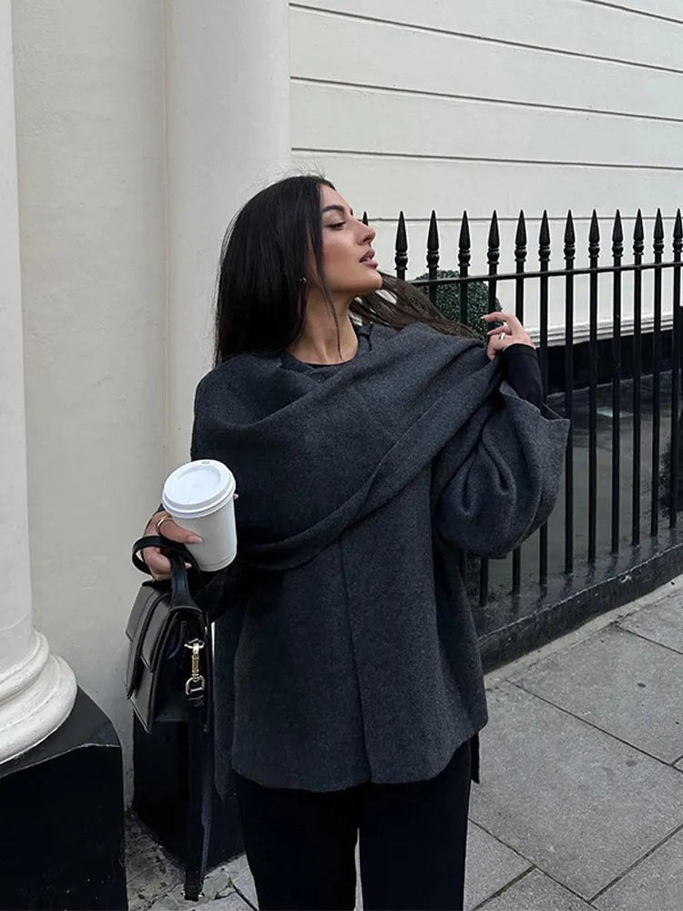 Poncho asimétrico, elegante y cálido
