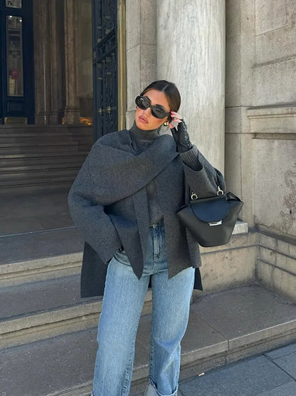 Poncho asimétrico, elegante y cálido