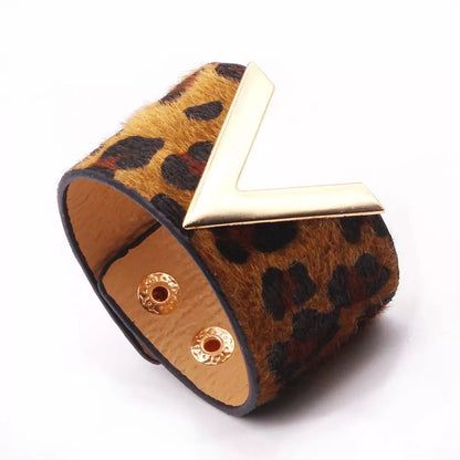 Pulsera Envolvente de Leopardo de Cuero | Accesorio Artesanal Exquisito