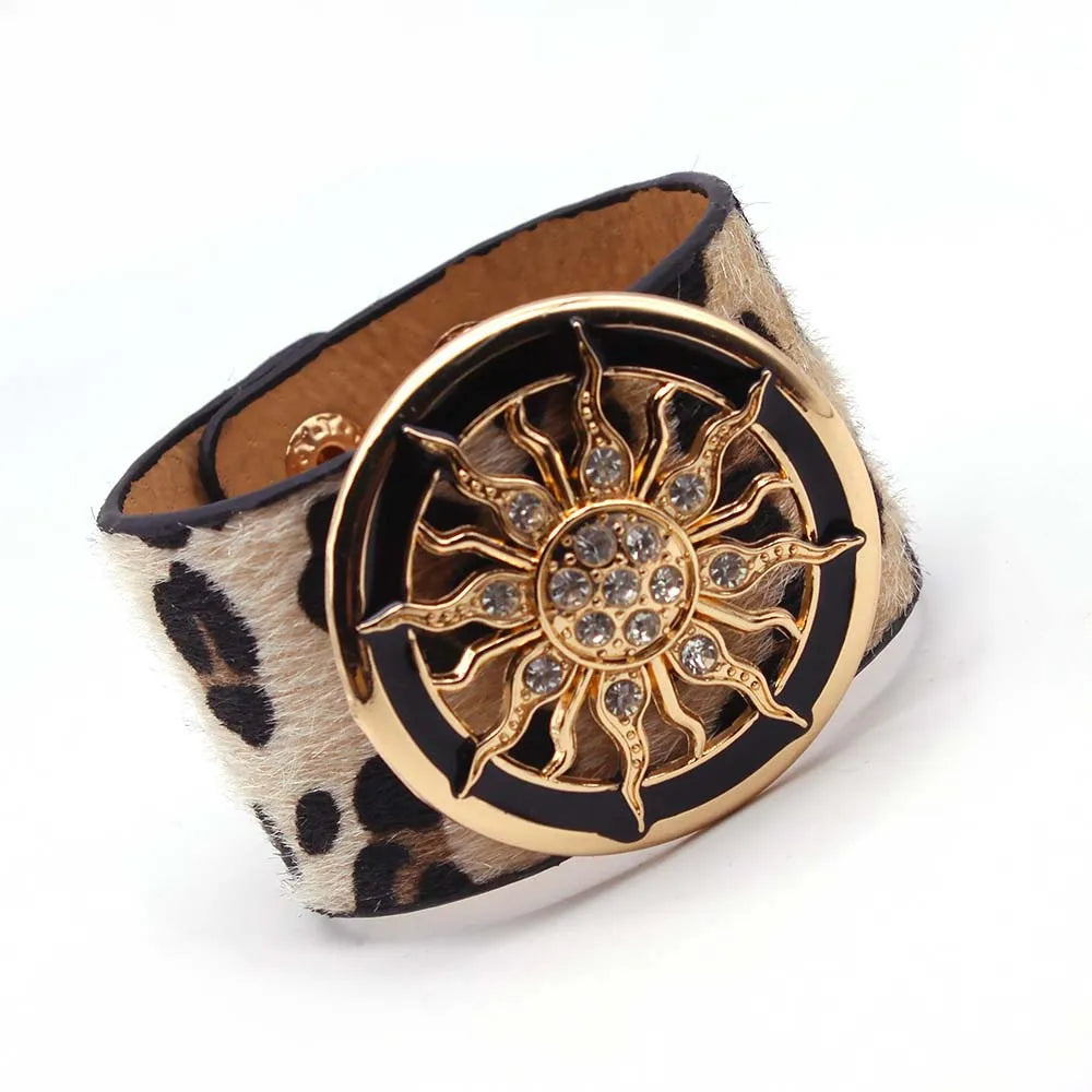 Pulsera Envolvente de Leopardo de Cuero | Accesorio Artesanal Exquisito