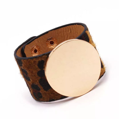 Pulsera Envolvente de Leopardo de Cuero | Accesorio Artesanal Exquisito