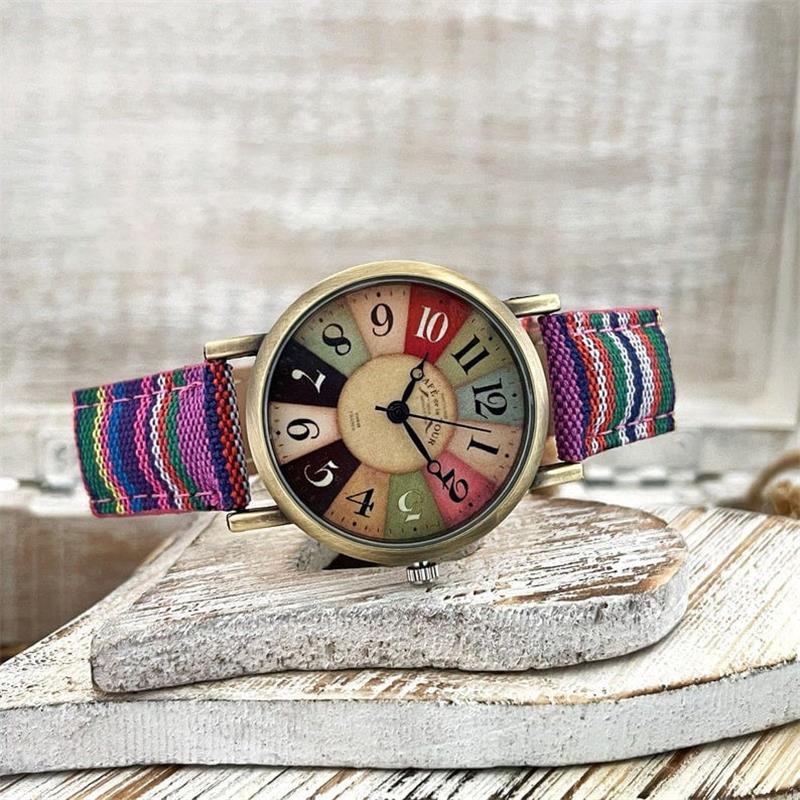 Reloj con diseño de arcoíris multicolor