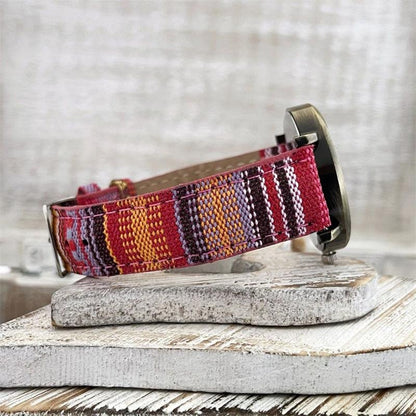 Reloj con diseño de arcoíris multicolor