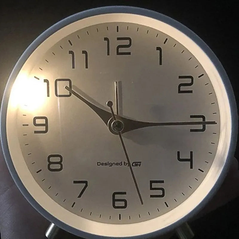 Reloj de Mesa Silencioso Escandinavo Moderno