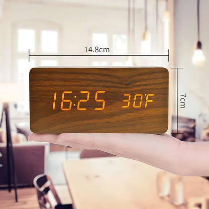 Reloj Despertador LED de Madera Natural