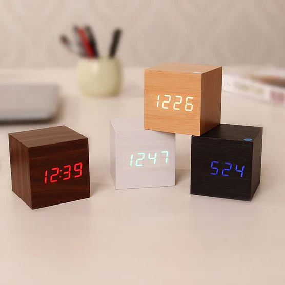 Reloj digital moderno de diseño minimalista para el hogar