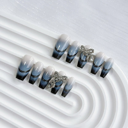Set de uñas degradadas con pedrería decorativa