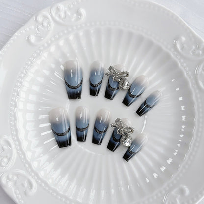 Set de uñas degradadas con pedrería decorativa