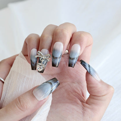 Set de uñas degradadas con pedrería decorativa