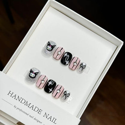 Set de uñas postizas decoradas de fantasía con detalles de gato y lazo
