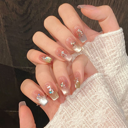 Set de uñas postizas press-on florales con efecto degradado