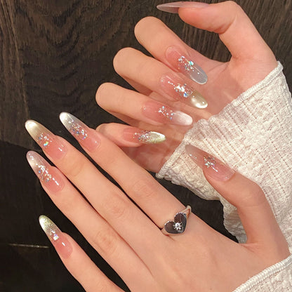 Set de uñas postizas press-on florales con efecto degradado