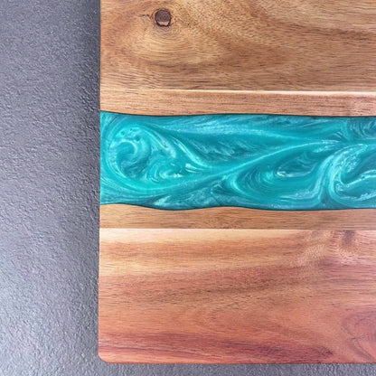 Tabla de Cortar con Río de Resina | Tabla de Charcutería y Queso de Madera de Acacia