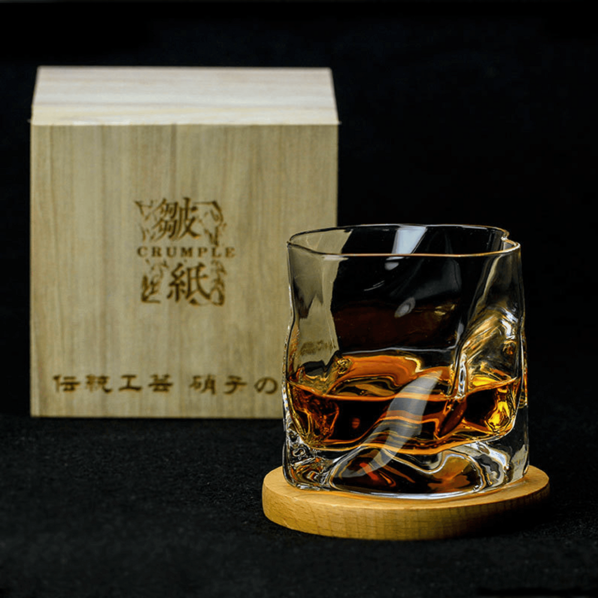 Vaso de whisky japonés Edo Kiriko con diseño arrugado