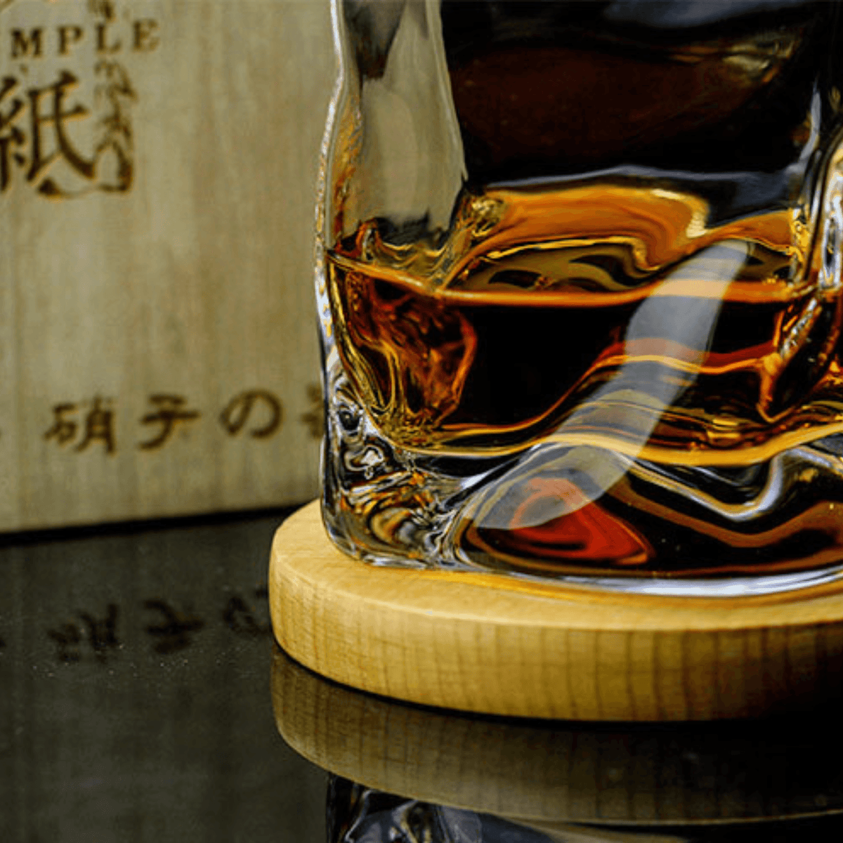 Vaso de whisky japonés Edo Kiriko con diseño arrugado