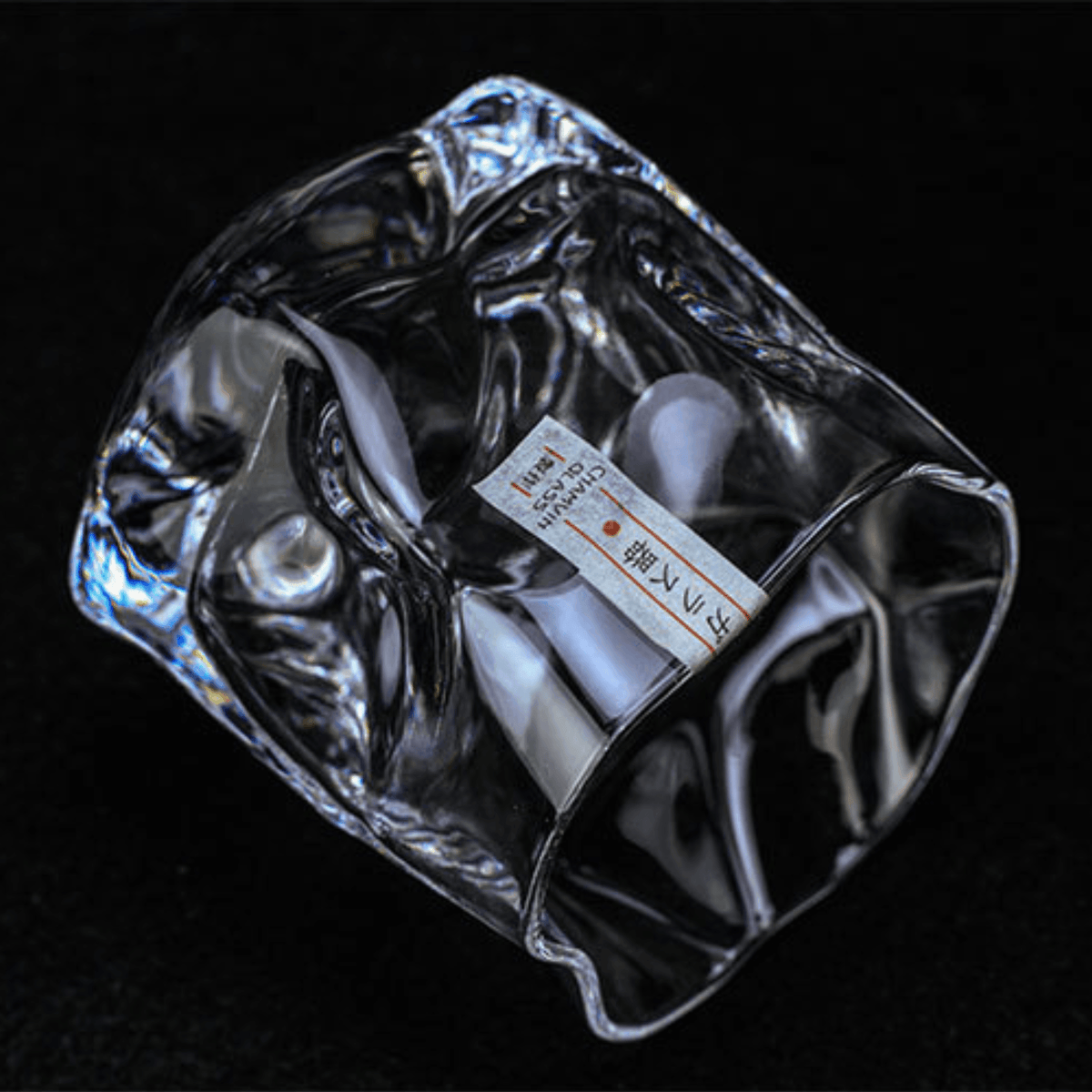 Vaso de whisky japonés Edo Kiriko con diseño arrugado