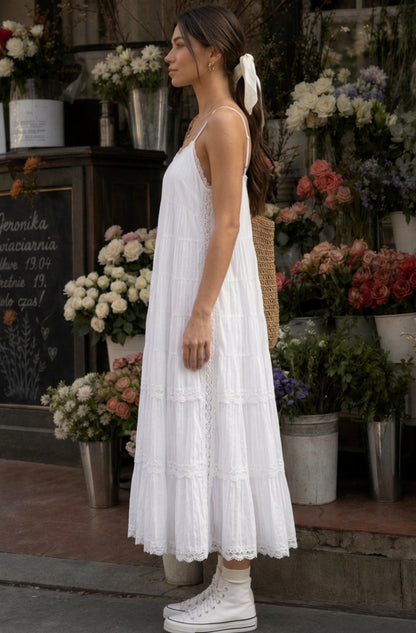 Vestido midi escalonado de algodón y encaje con tirantes finos para mujer