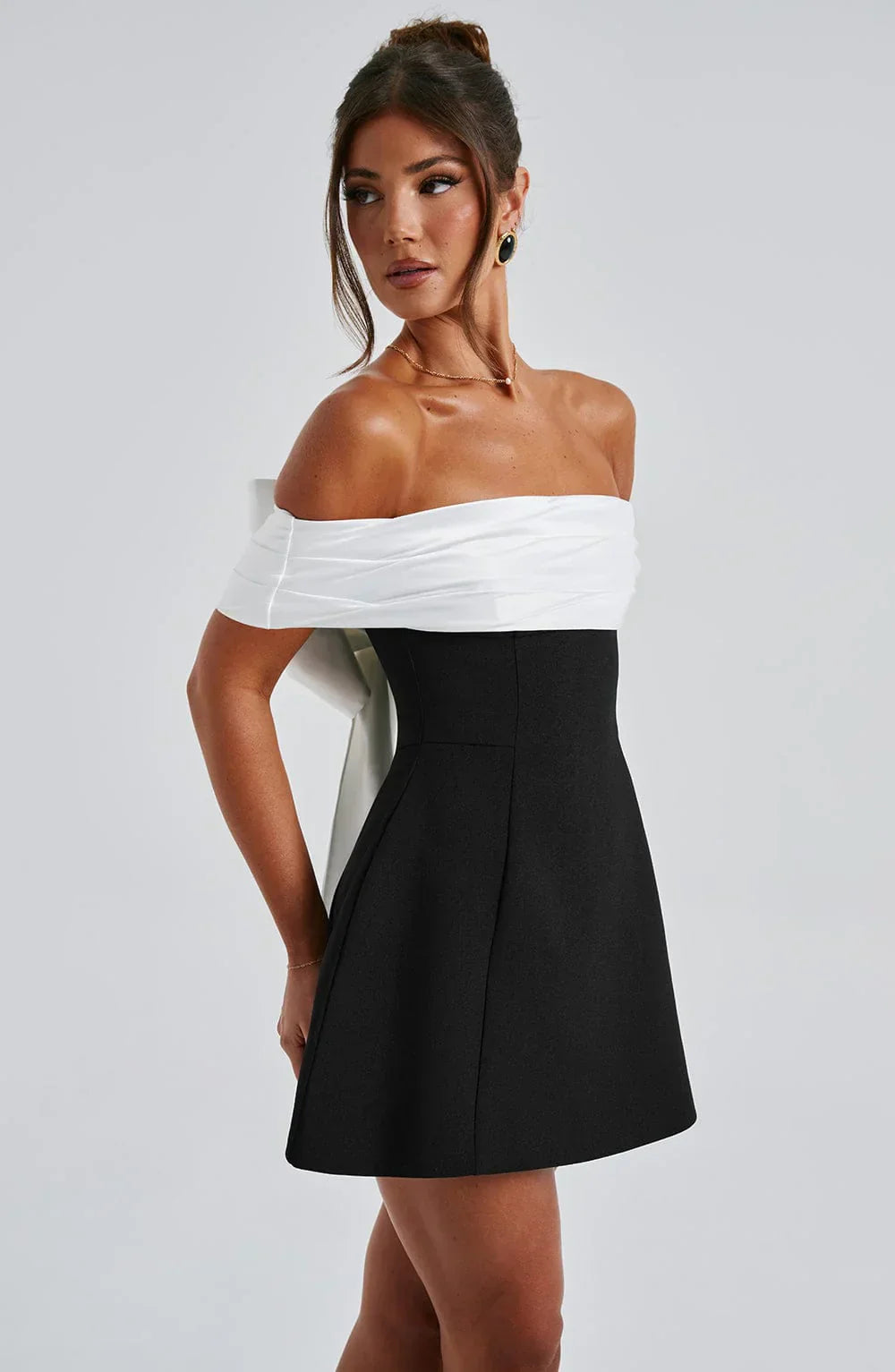 Vestido Mini Sin Espalda con Lazo