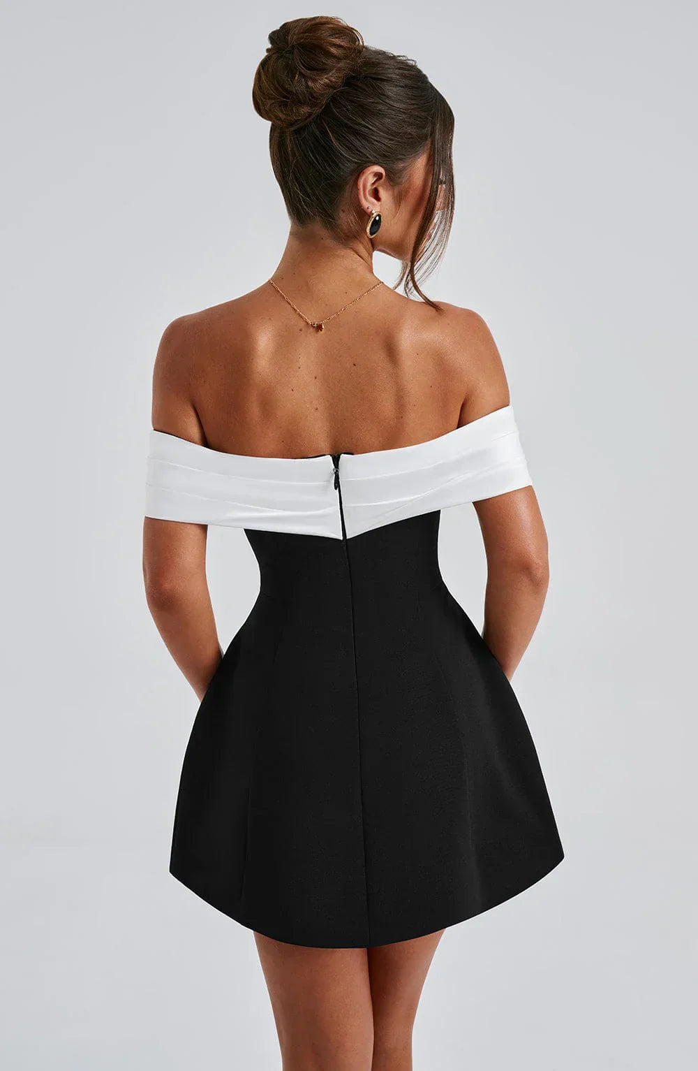 Vestido Mini Sin Espalda con Lazo