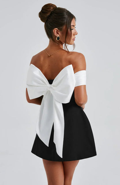Vestido Mini Sin Espalda con Lazo
