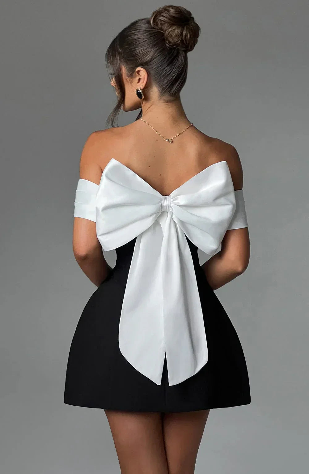 Vestido Mini Sin Espalda con Lazo