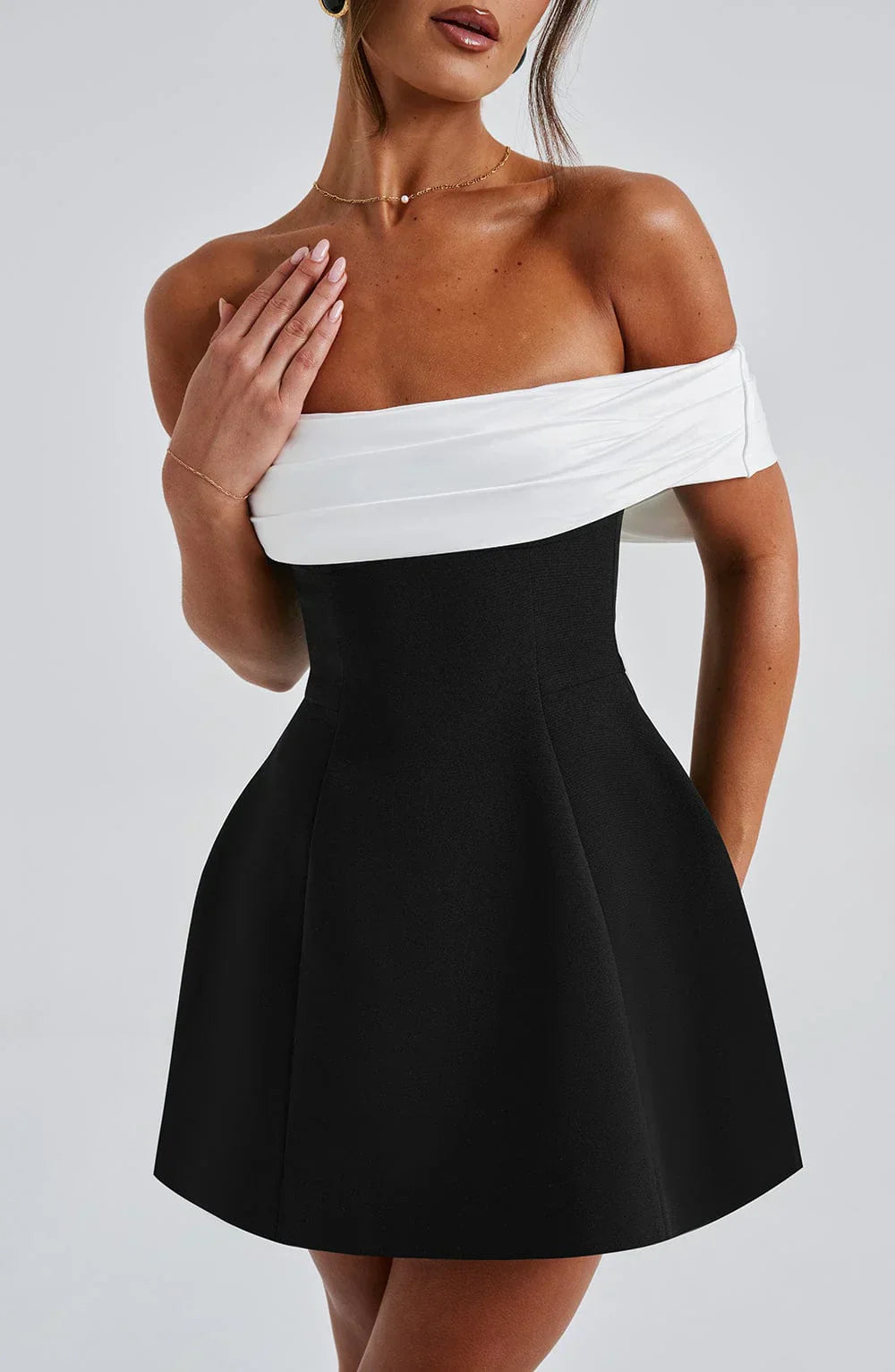 Vestido Mini Sin Espalda con Lazo