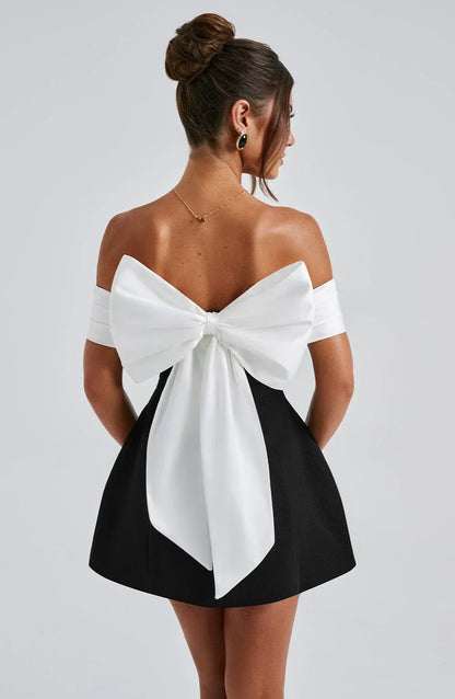 Vestido Mini Sin Espalda con Lazo