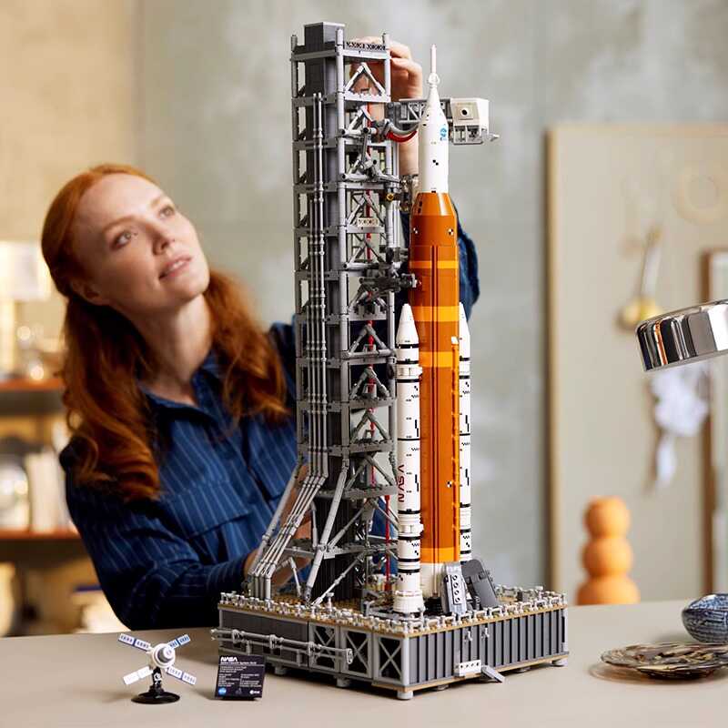 VierraSol | Construye, Explora y Exhibe – El Kit de Modelo del Sistema de Lanzamiento Espacial Artemis de NASA