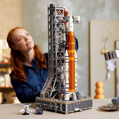 VierraSol | Construye, Explora y Exhibe – El Kit de Modelo del Sistema de Lanzamiento Espacial Artemis de NASA