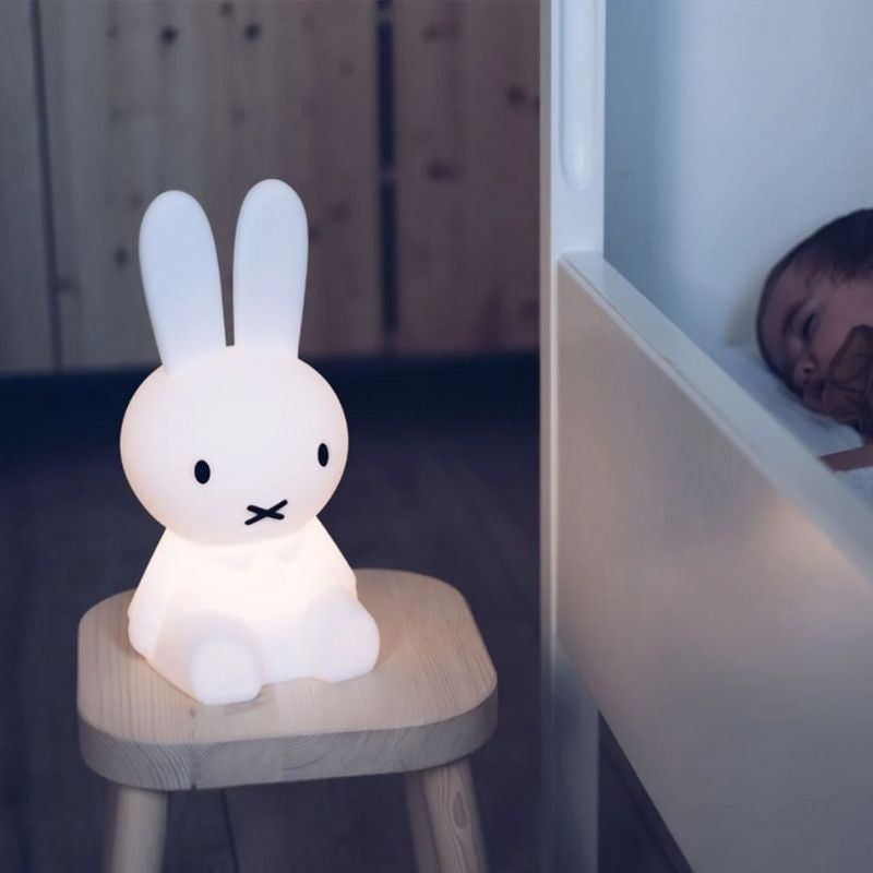 VierraSol | Figura Decorativa de Conejo | Diseño de Figura Icónica