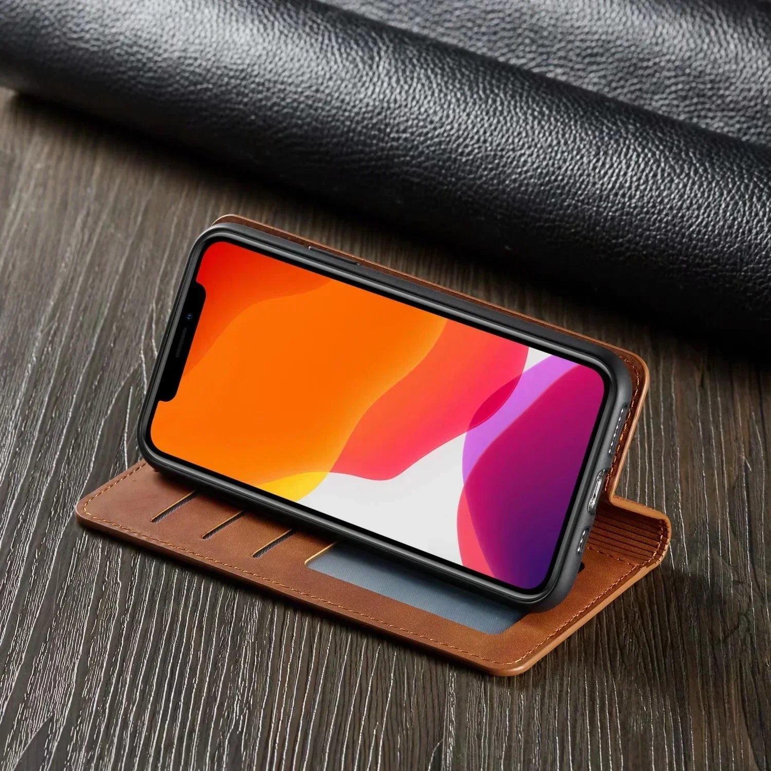 VierraSol | Funda para iPhone: Estuche de Cuero Magnético para Protección Elegante