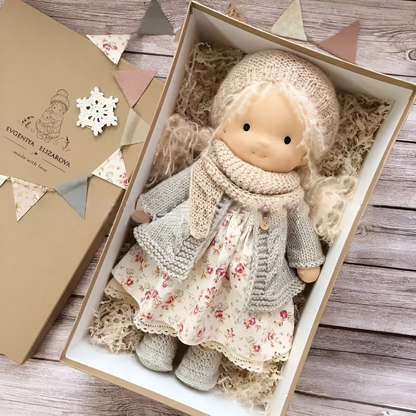 VierraSol | Muñeca de Tela Waldorf Hecha a Mano con Vestido