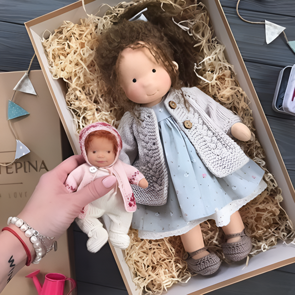 VierraSol | Muñeca de Tela Waldorf Hecha a Mano con Vestido
