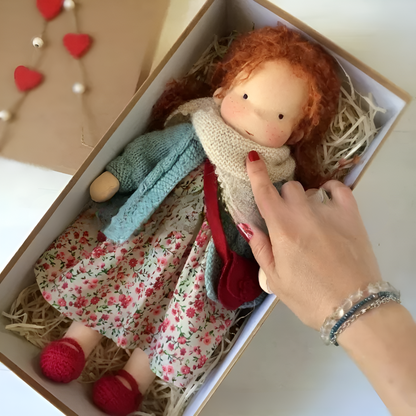 VierraSol | Muñeca de Tela Waldorf para Niños con Detalles de Crochet