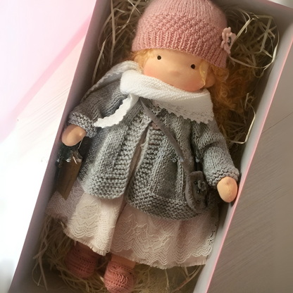 VierraSol | Muñeca de Tela Waldorf para Niños con Detalles de Crochet