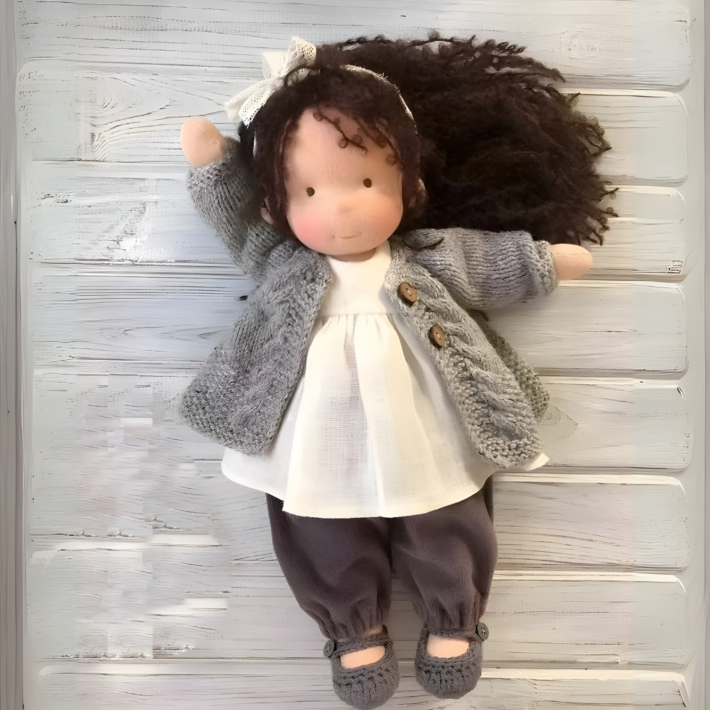 VierraSol | Muñeca de Tela Waldorf para Niños con Detalles de Crochet