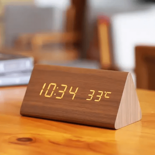 WOODSENSE – Reloj de Madera LED con Control por Voz para una Exhibición de Tiempo Elegante