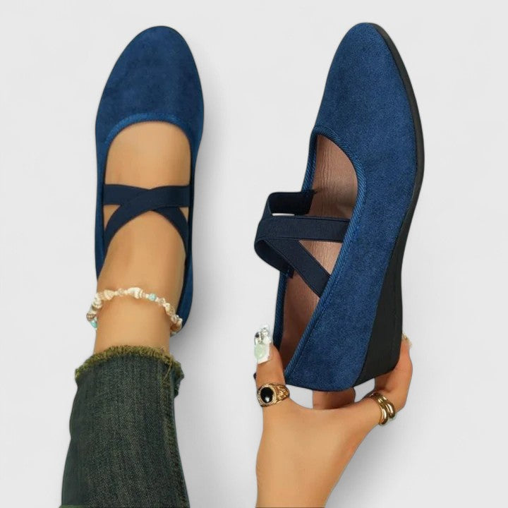 Zapatos con cuña y tira al tobillo para mujer