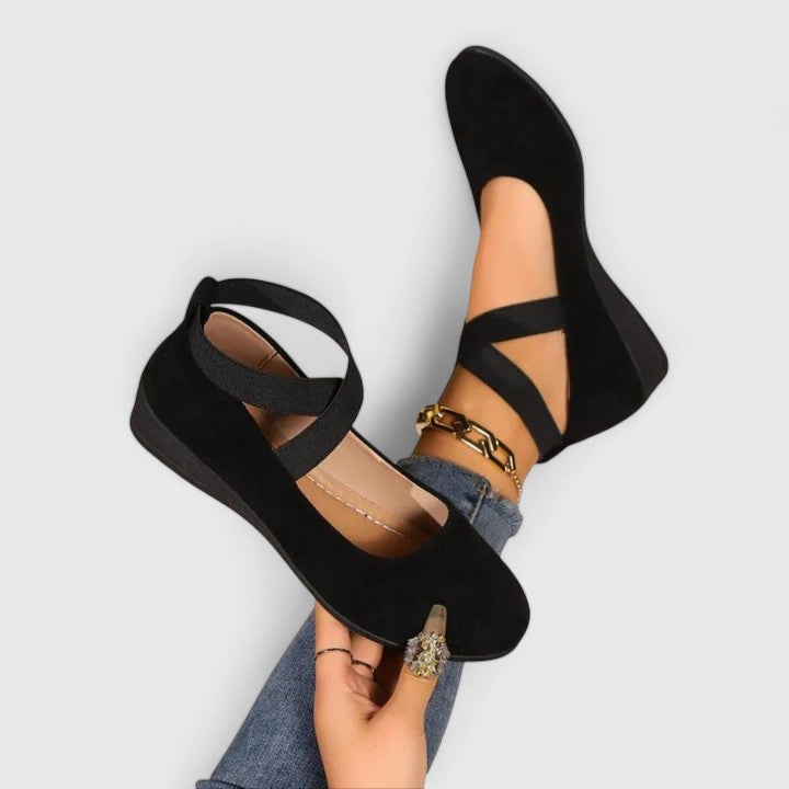 Zapatos con cuña y tira al tobillo para mujer